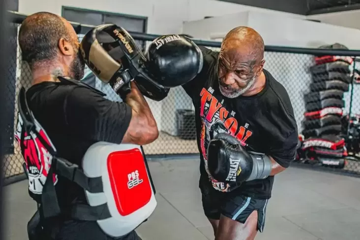 Memahami Peek- a- boo, Style Tinju Legendaris Mike Tyson yang Dilatih Cus DAmato