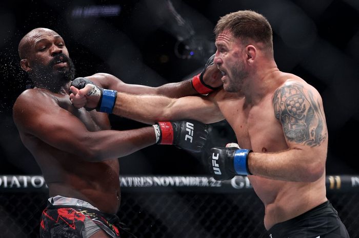 Hasil UFC 309 – Jon Jones Pertegas Legasi, Lumpuhkan Stipe Miocic dengan Tendangan Memutar