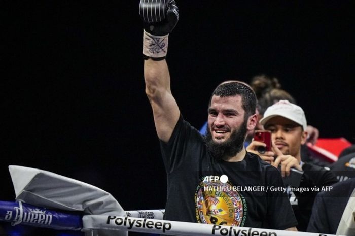 Artur Beterbiev Waspada, Sebut Satu Kelebihan Dmitry Bivol yang Dapat Mengancam